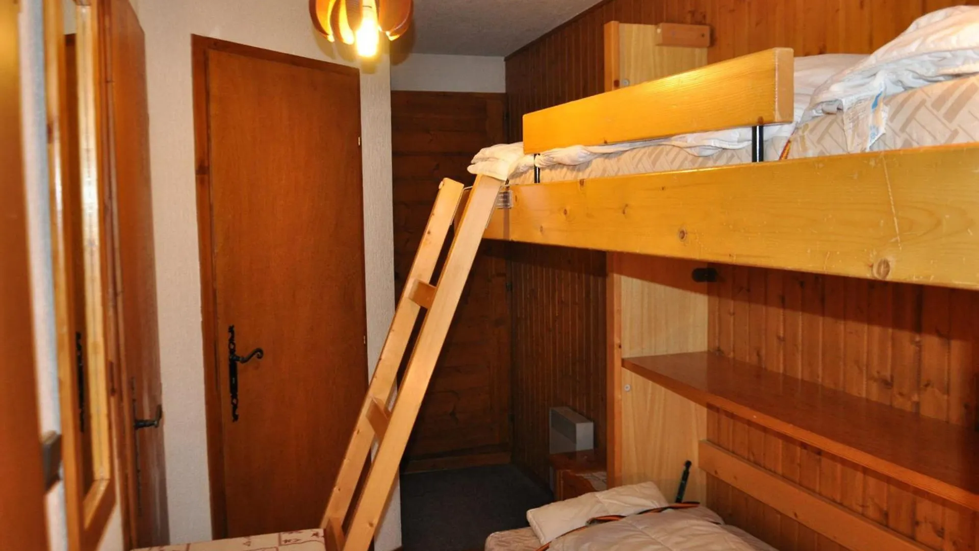 Appartement Cosy Pour 5 Pers Avec Parking A Chatel - Fr-1-676-211 0*,  France
